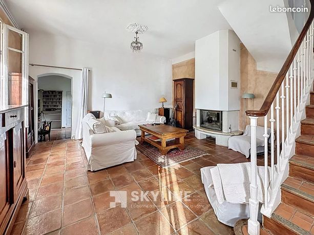 Propriété 9 pièces 197 m² — 3