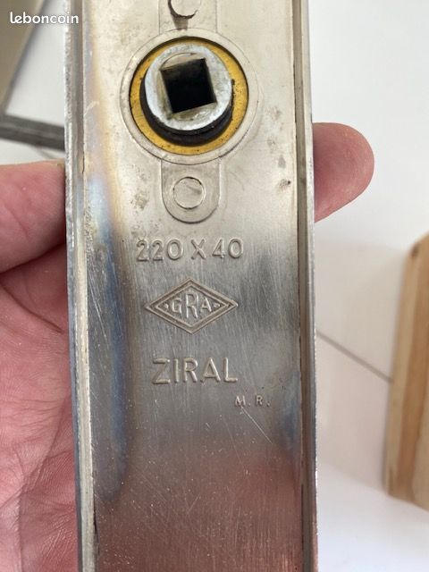 Lot 4 poignées de porte neuves gRa ziral (image 7)