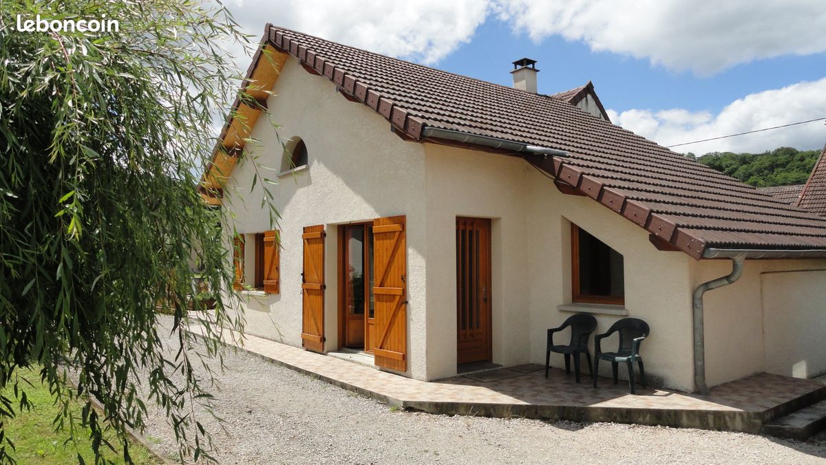 Maison 3 pièces 200 m² · à Monay · 200 m² · 950 €