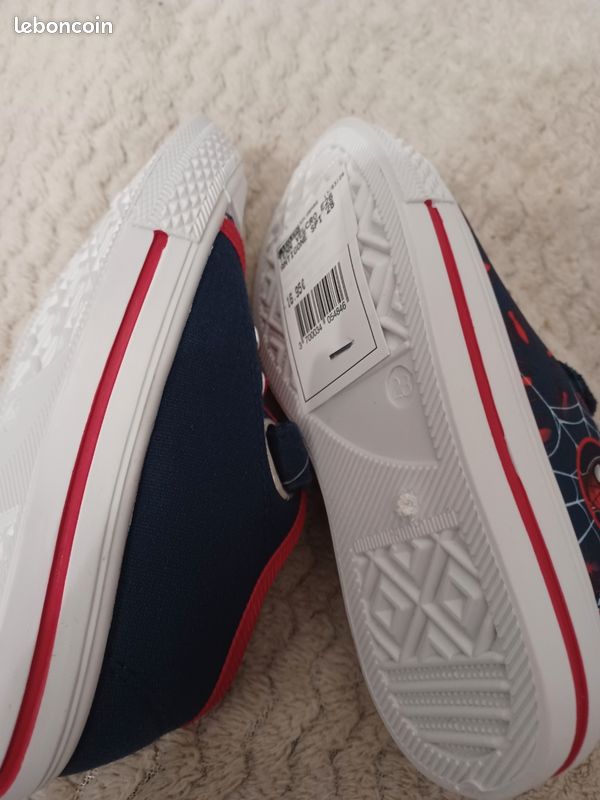A vendre ensemble 6vn ans neuf avec jean basket neuf spiderman 28 et jouet neuf (image 5)