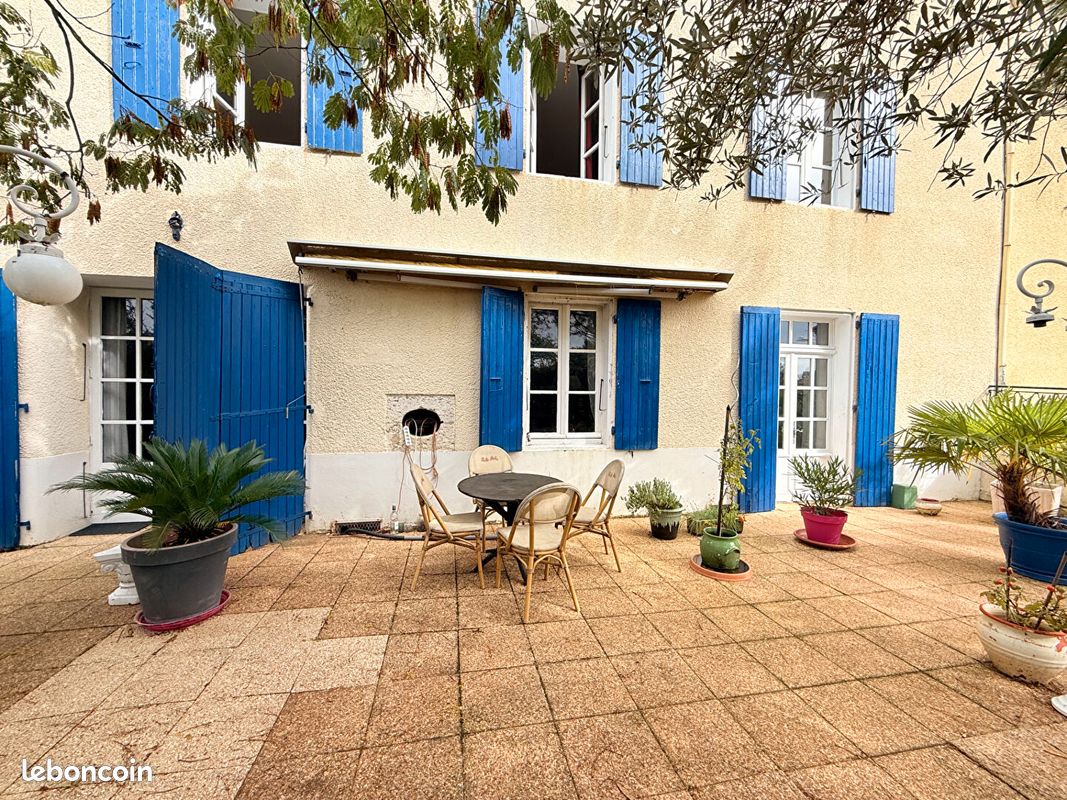 Maison 7 pièces 265 m² · à Montbron · 265 m² · 275 400 €