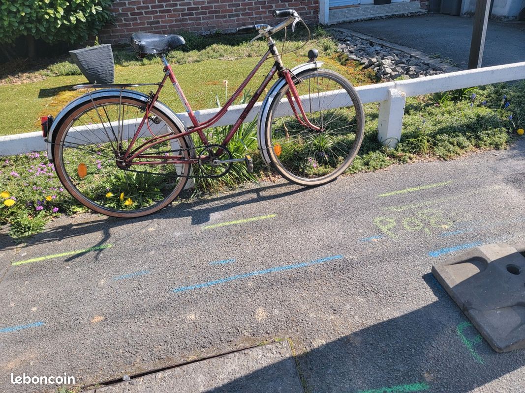 Très ancien vélo vintage marque LE FAUCON ( produit des années 60/70 à Marc-en -Baroeul) (image 3)