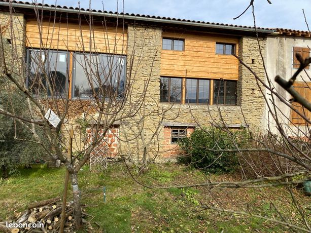 Belle bâtisse en pierre en Ariège