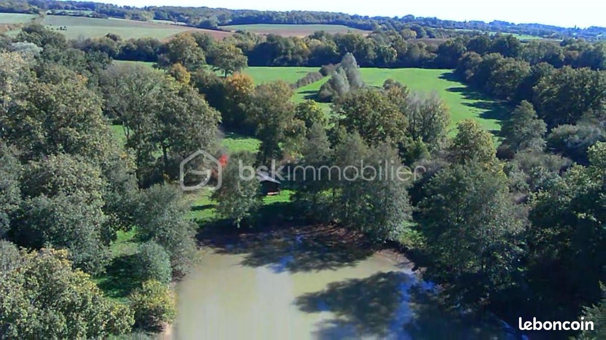 Terrain 26062 m² · à Saint-Sauveur-en-Puisaye · 94 500 €