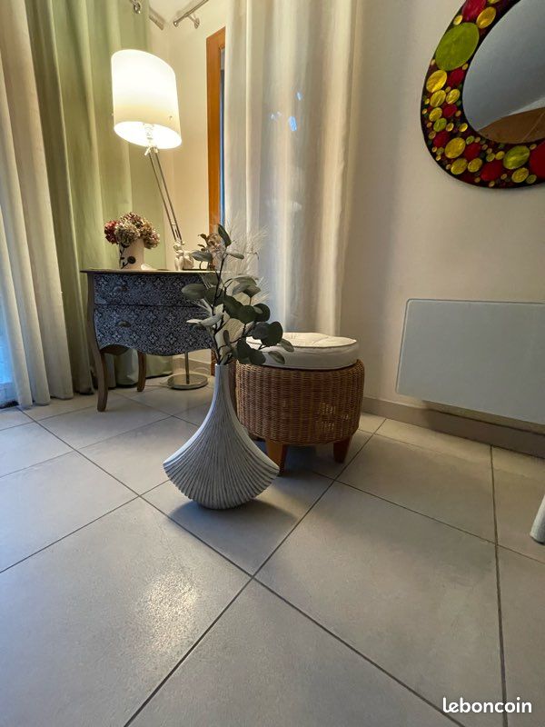 Vase (image 1)