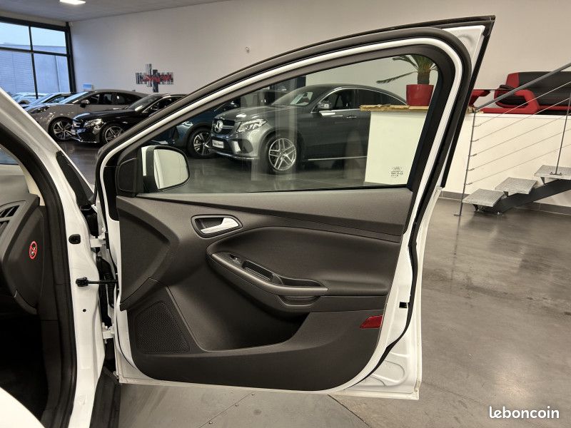 Ford FOCUS Focus 1.0 EcoBoost 125 ch / Clim Auto / Régulateur / Bluetooth (image 27)