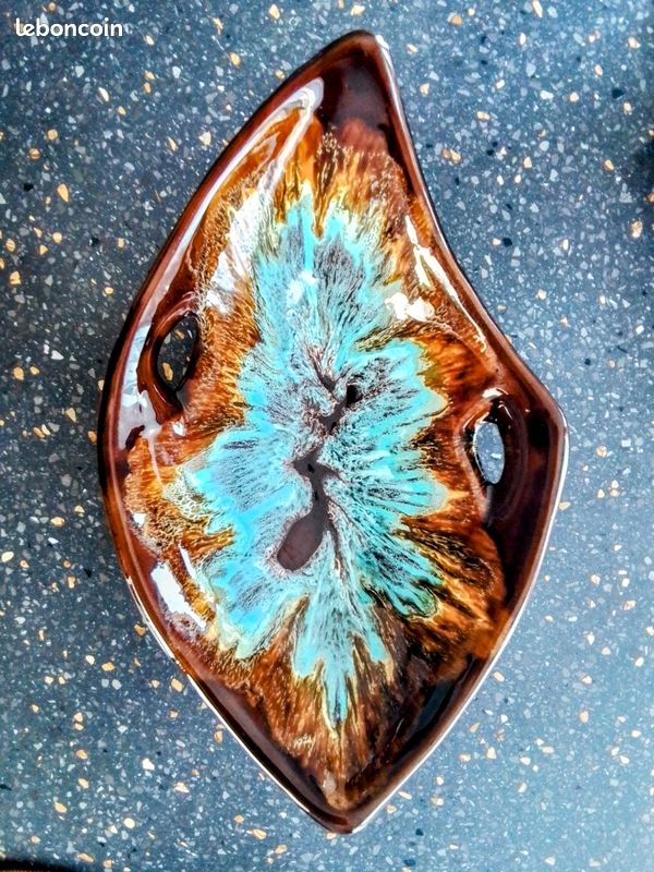Coupelle vide poche plat coupe terre cuite émaillée orange signée André de 22 cm