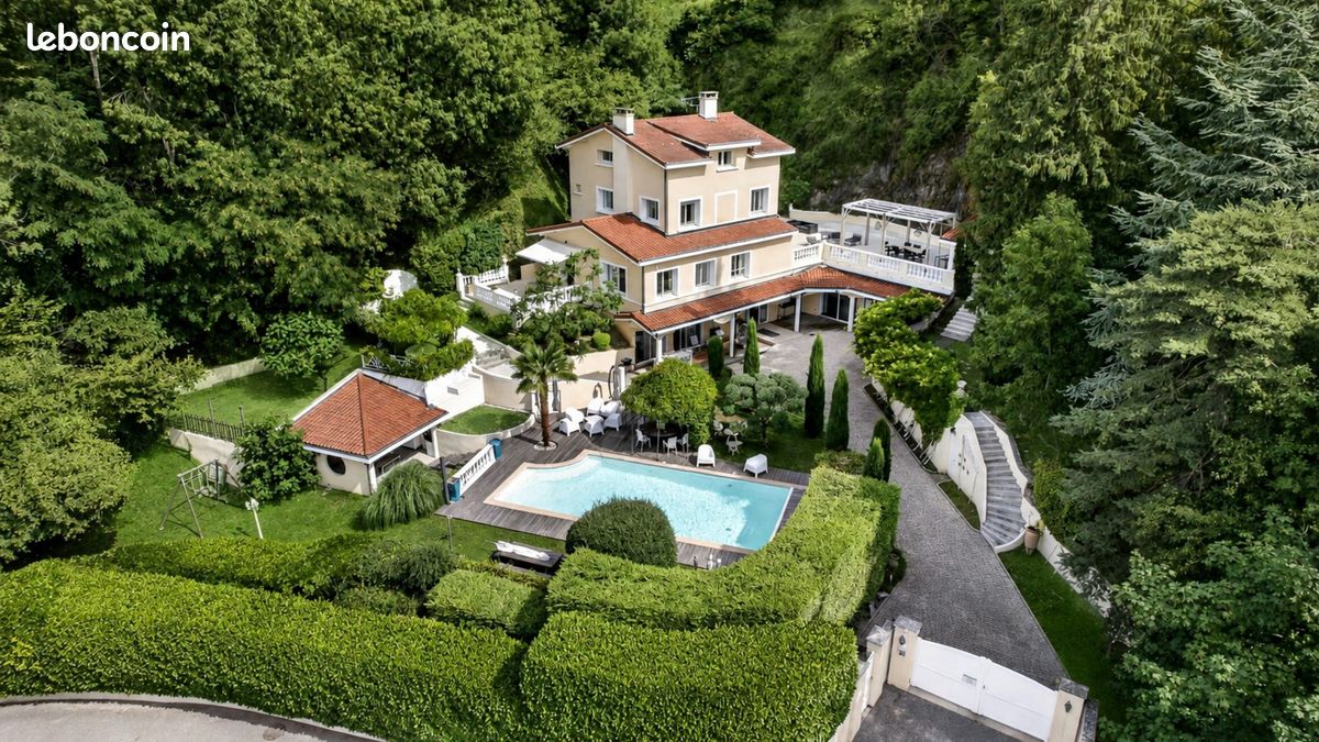 Maison 7 pièces 335 m² · à Corenc · 335 m² · 1 290 000 €