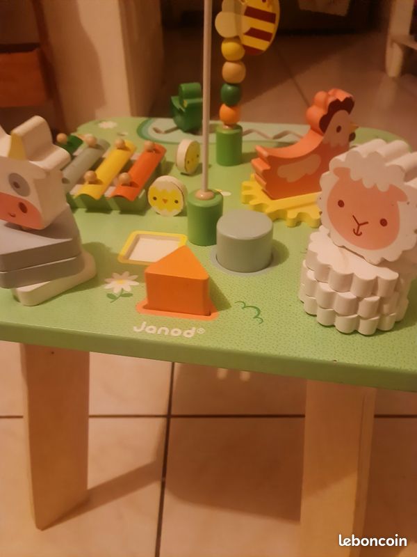 Table d'activités en bois (image 3)