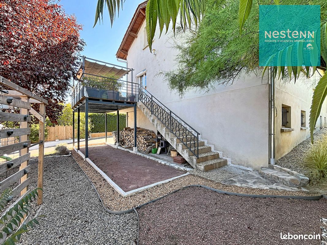 Maison 8 pièces 168 m² · à Saint-Romain-le-Puy · 168 m² · 319 000 €