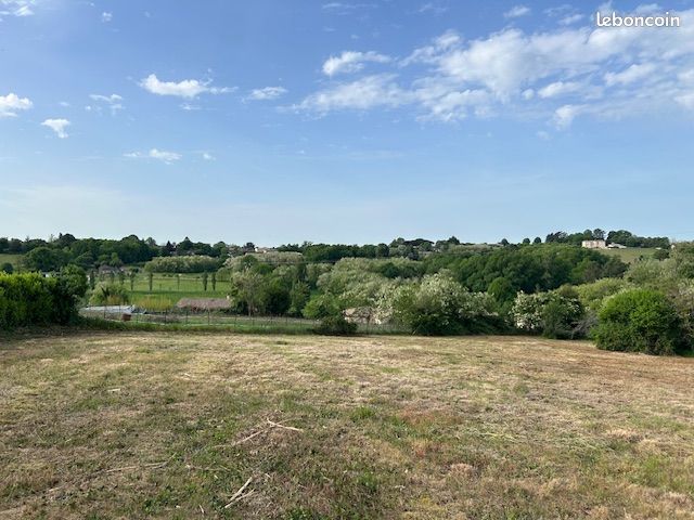 Terrain 1 350 m² Baurech · 135 000 €