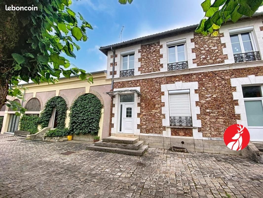 Maison 12 pièces 305 m² · à Chailly-en-Bière · 305 m² · 650 000 €