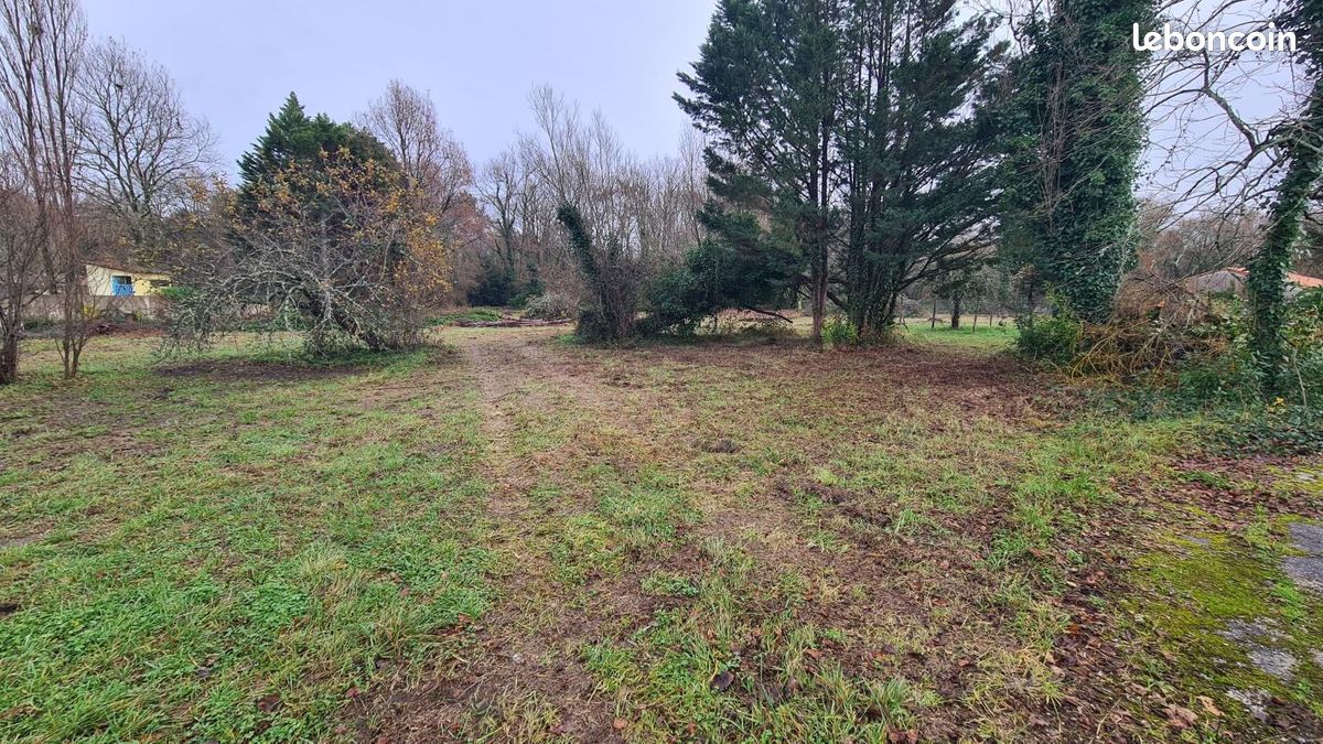 Terrain 1 260 m² Val De Virvee · à Val de Virvée · 77 500 €