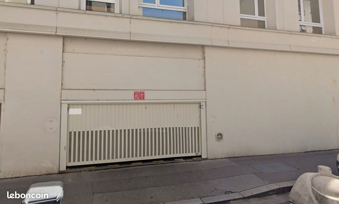 Garage/box Lyon · 163 €/mois