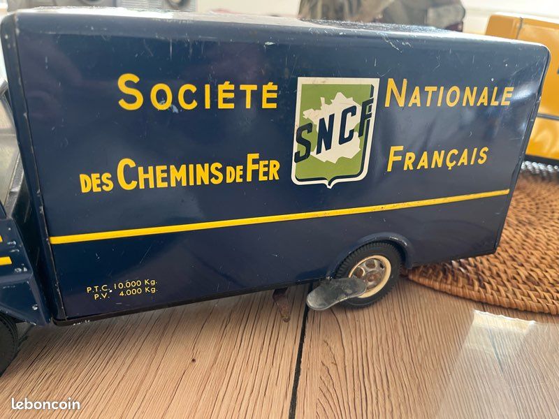 Joustra - Camion Bernard grue - neuf dans sa boite ref 652 , Vente aux enchères : Jouets
