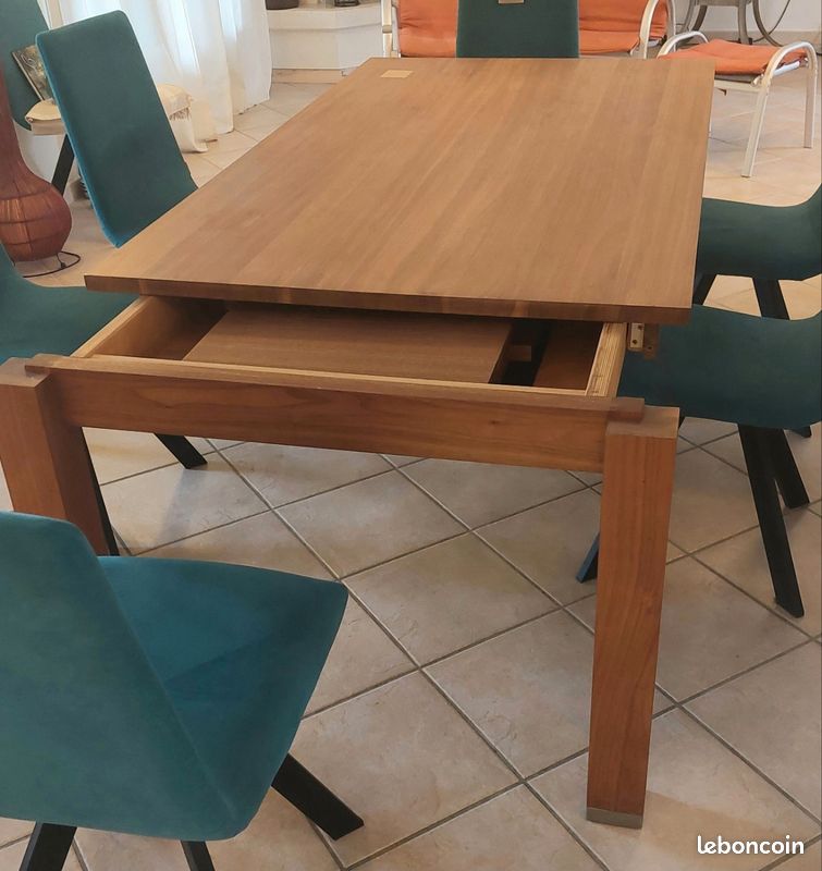 Table De Salon En Bois Avec Rallonges - Style Rustique Et Fonctionnel