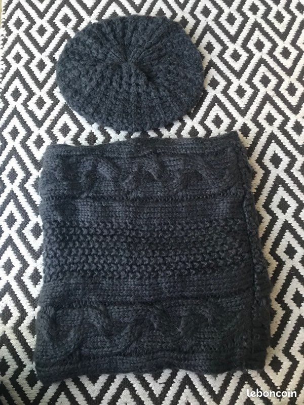 Lot bonnet et écharpe gris MOA (image 1)