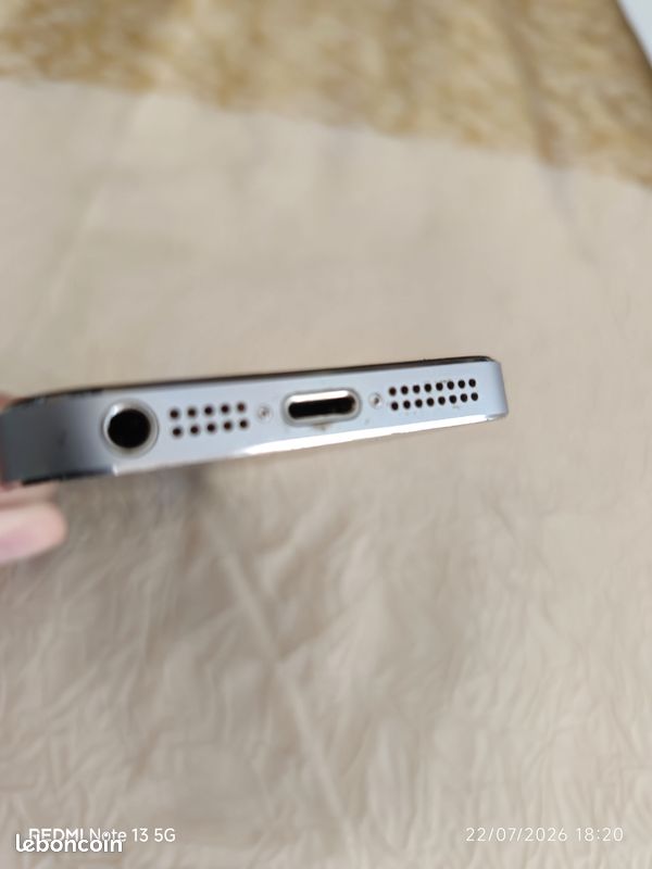 I phone 5 (image 5)