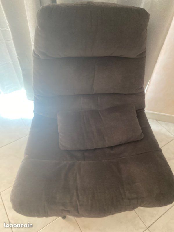 Fauteuil avec repose pied (image 1)