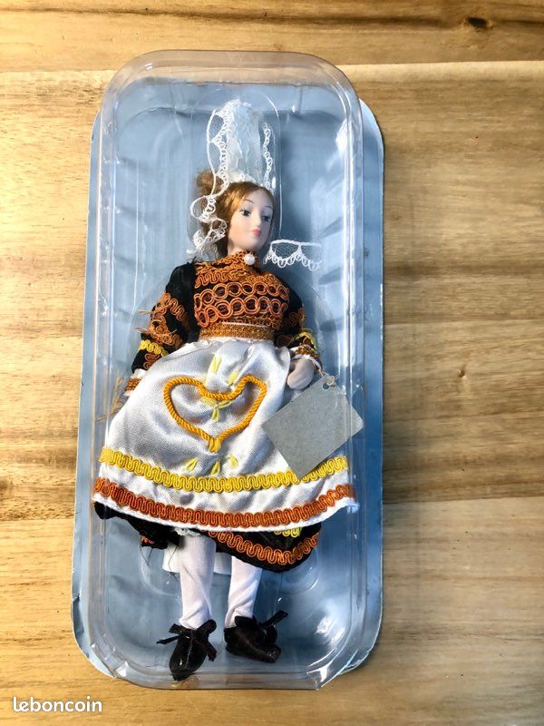 Breton doll Napoleon III, porcelain head, sulphide eyes, folk clothes - Sold
