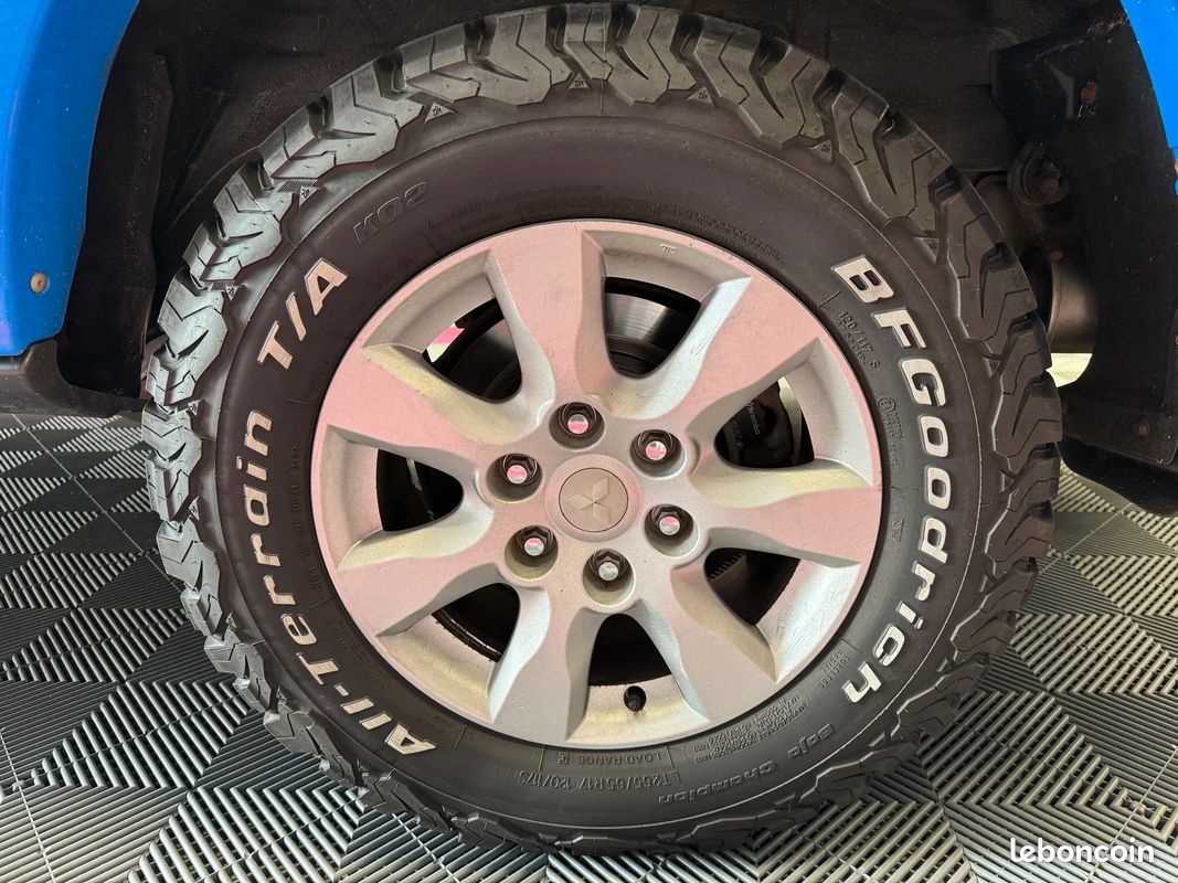 Mitsubishi PAJERO 3.2 DID 200ch (image 31)