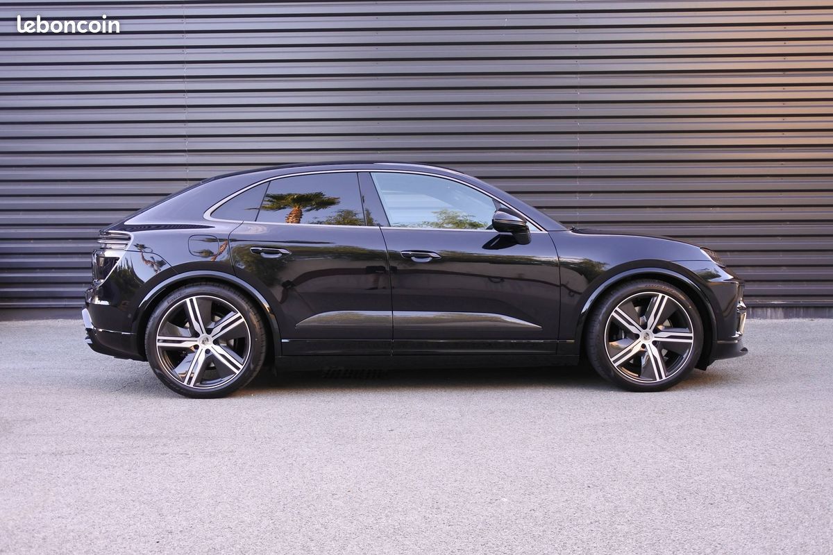 PORSCHE Macan Turbo 639 ch (image 11)