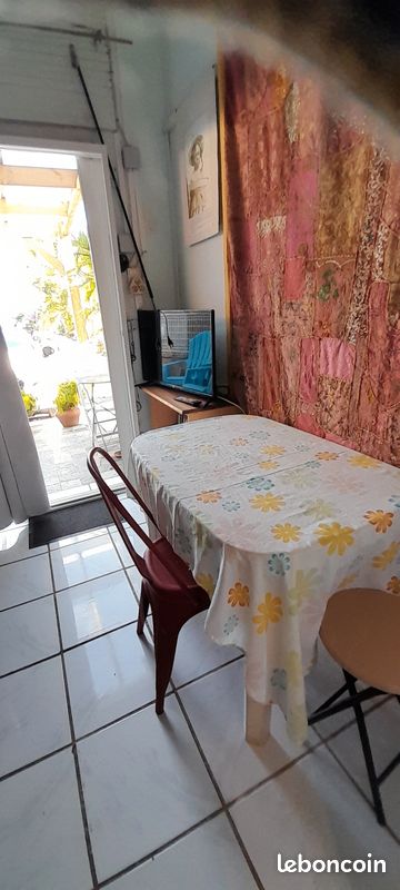 Logement indépendant avec accès piscine à la possession 974 (image 5)
