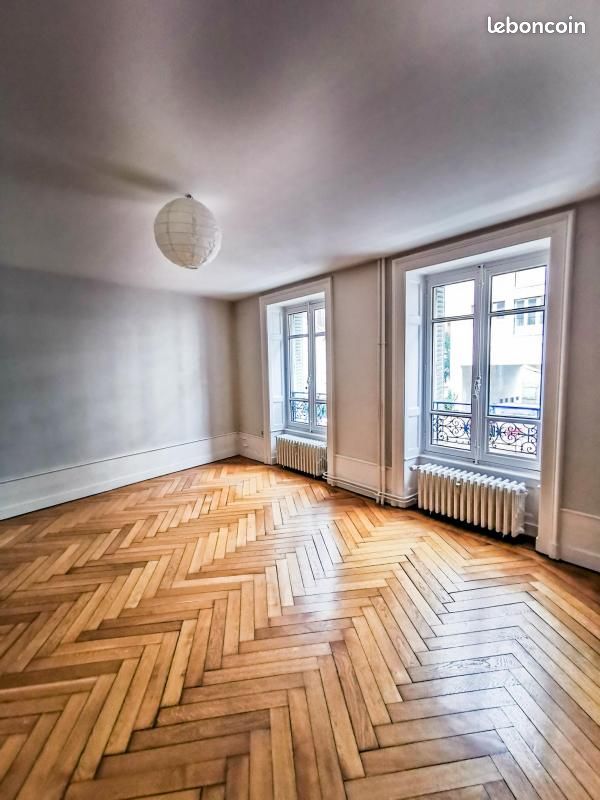 Appartement 1 pièce(s) 36 m²à louer Lons-le-saunier