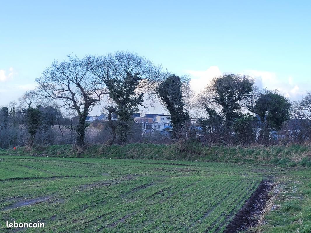 Terrain 721 m² · à Bourg-Blanc · 94 000 €