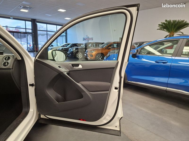 Volkswagen TIGUAN 2.0 tdi 110cv Bluemotion Technologie/Apple Car Play/Caméra/Radar/Régulateur (image 27)