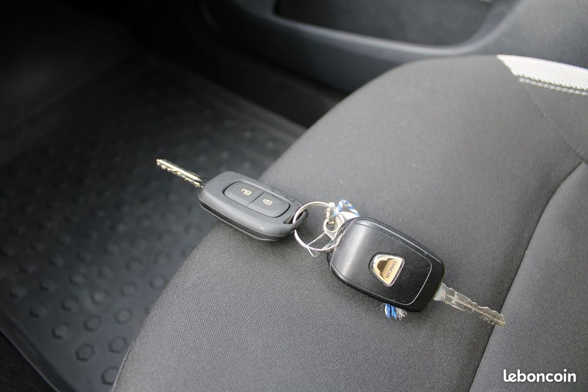 Dacia LOGAN MCV 1L5 BLUEDCI 95 STEPWAY CAMÉRA GPS USB RÉGULATEUR BLUETOOTH ABS LEDS CLIMAT (image 14)