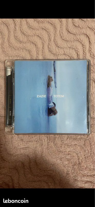 CD Zazie, Totem (image 1)