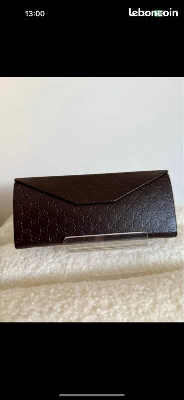 Étui à lunettes Gucci similicuir embossé GG Accessoires