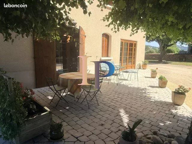 Maison 8 pièces 181 m² · à Charlieu · 181 m² · 249 000 €