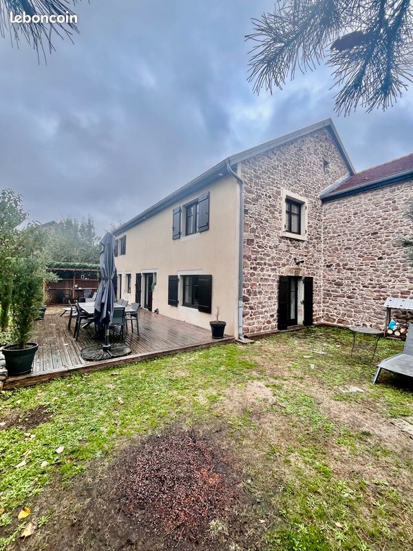 Maison 8 pièces 230 m² · à La Neuvelle-lès-Lure · 230 m² · 349 000 €
