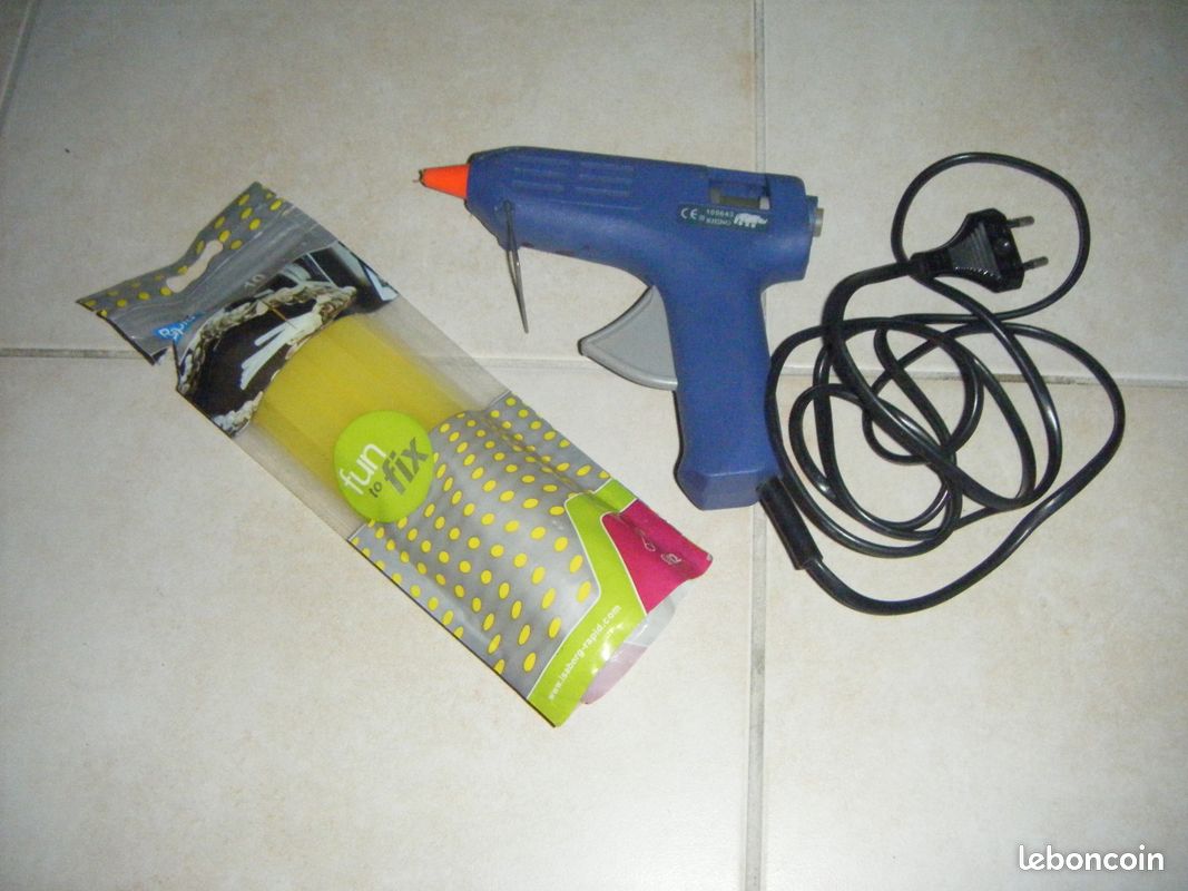 Pistolet à colle + bâton de colle (image 1)