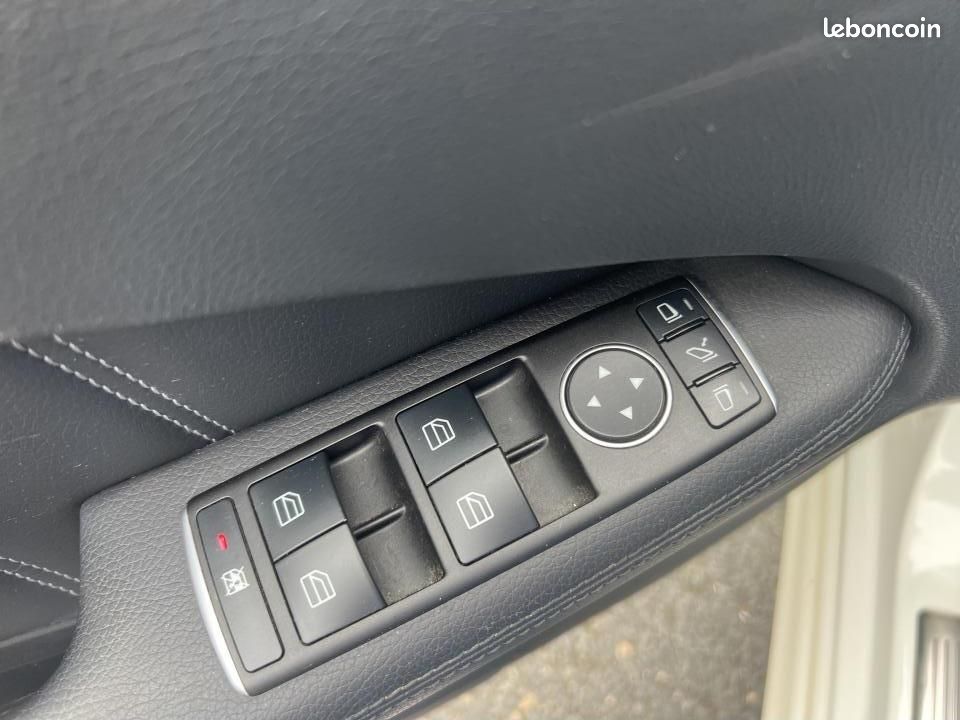 MERCEDES-BENZ CLASSE E 220 BlueTEC Executive A (image 27)