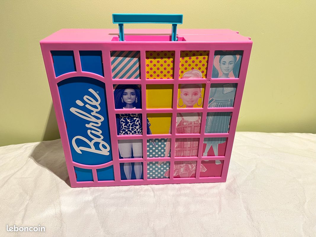 Dressing Deluxe barbie (image 6)