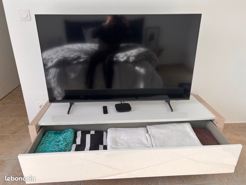 Meuble TV / meuble bas design – blanc laqué & bois – 150 cm (image 3)