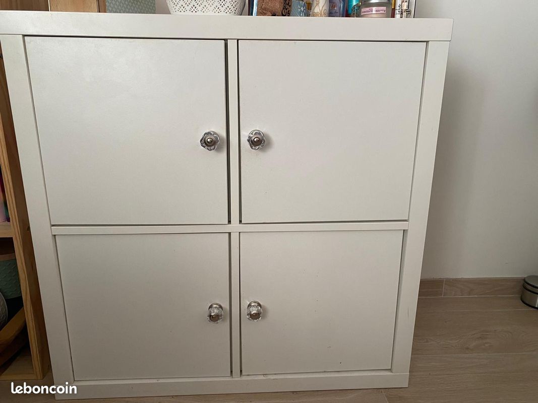 Meuble de rangement IKEA KALLAX 2×2 avec portes – Blanc (image 1)