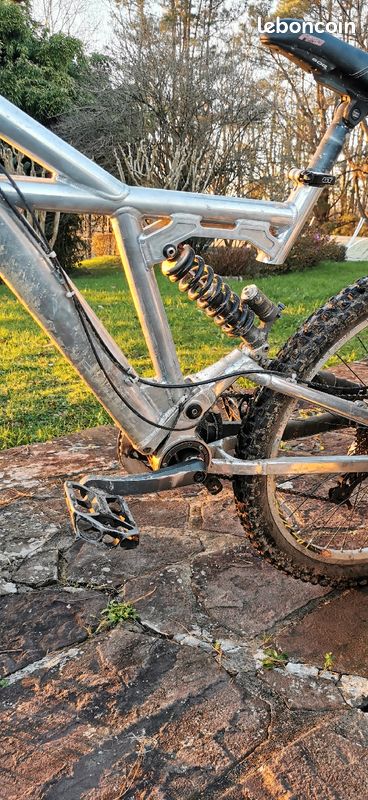 Vélo de descente GT DHi Vélos