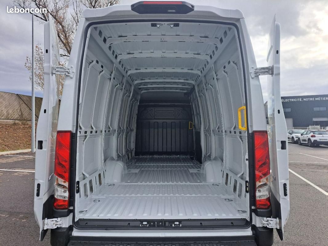 Iveco Daily FOURGON 35S18 A8 180CV 3L L4H2 16M3 (image 4)
