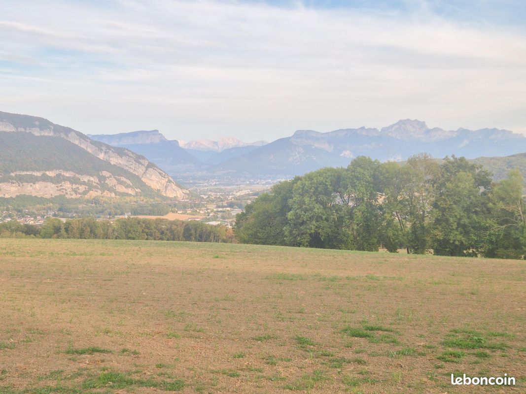 Terrain plat et constructible de 725 m2 · à Sillingy · 247 000 €