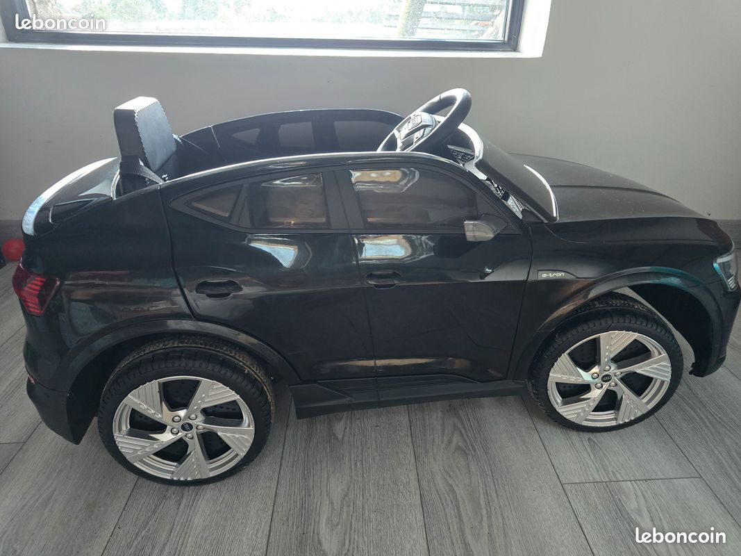 Voiture électrique enfant Audi (image 1)
