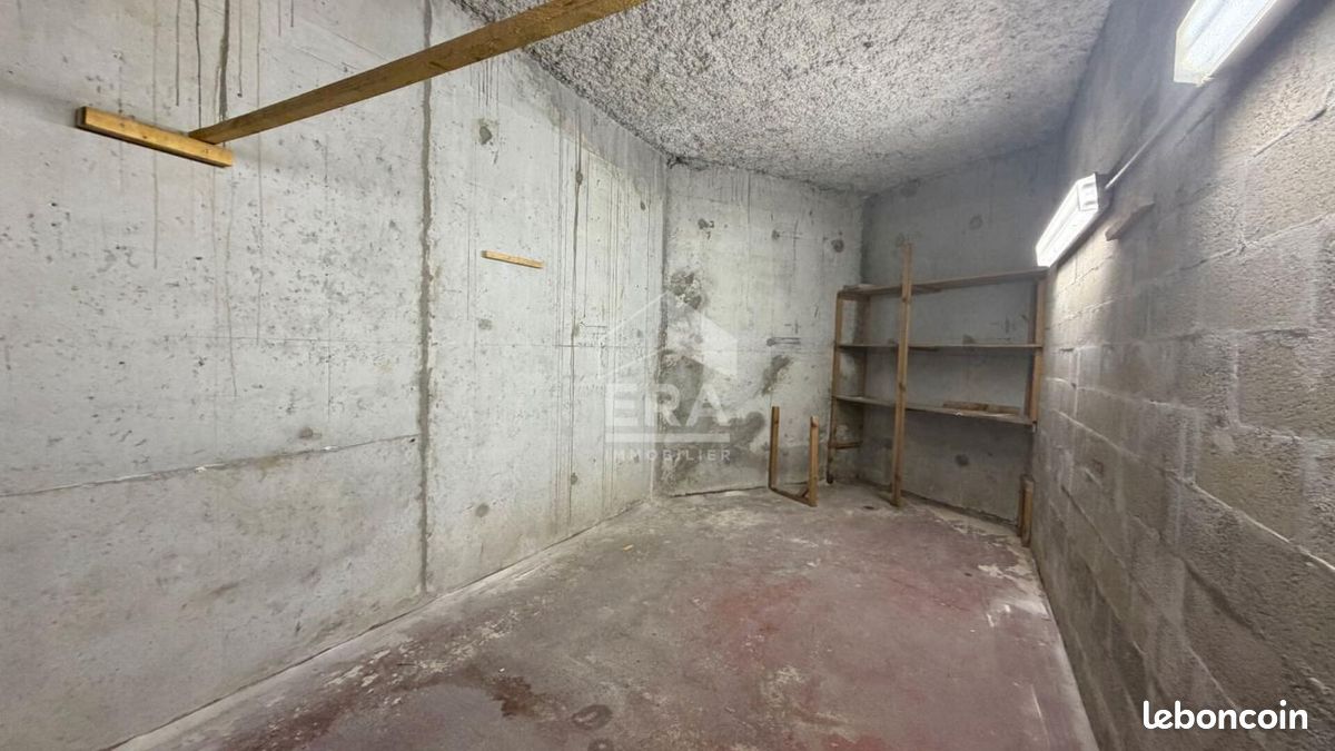 Parking 21 m² · à Talence · 21 m² · 230 €/mois