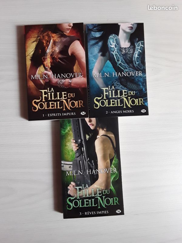 Vend série livre La fille de Soleil Noir (image 1)