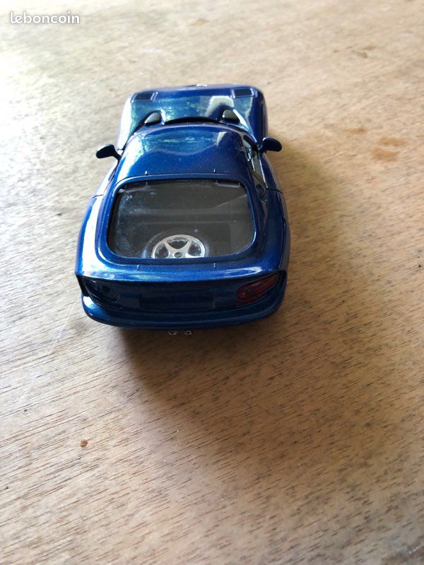 Voiture burago viper 1/24 (image 2)