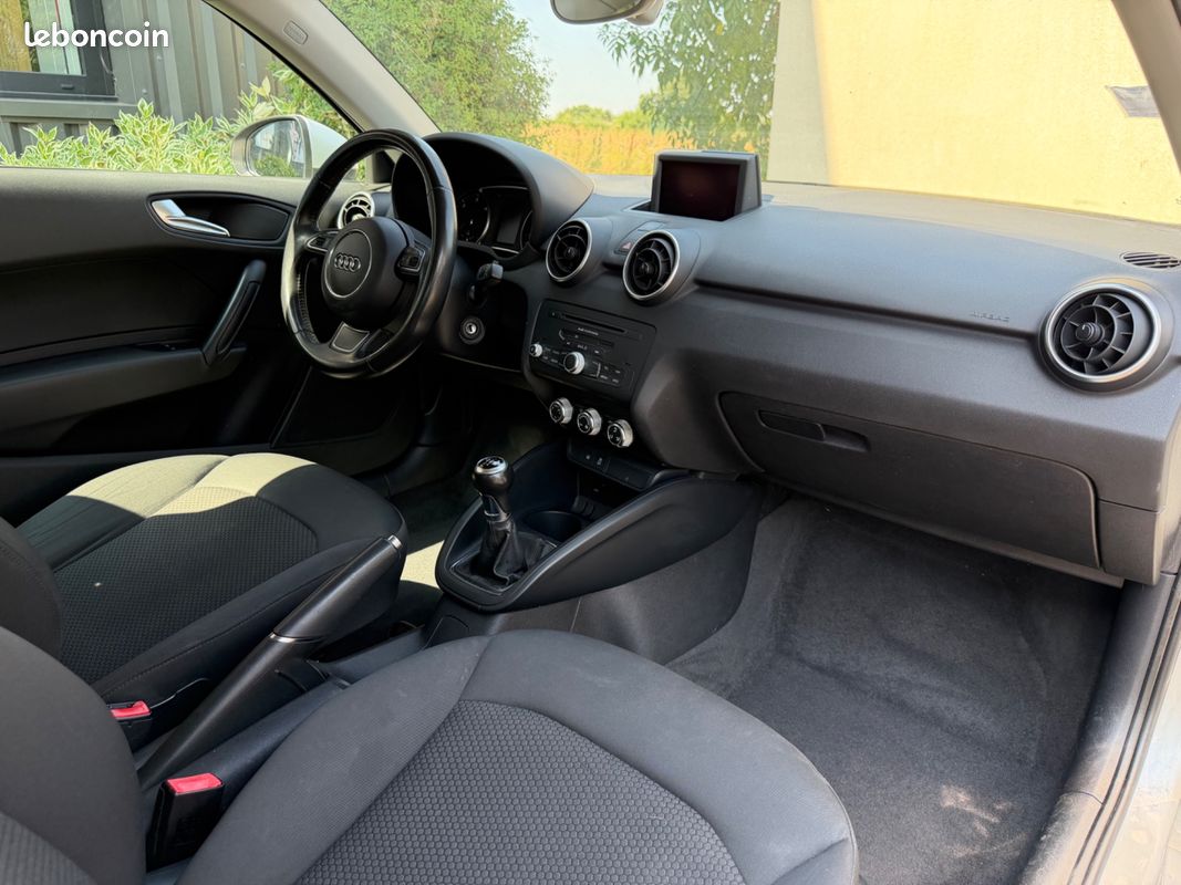 Audi a1 1.6 tdi 90ch attraction (image 23)