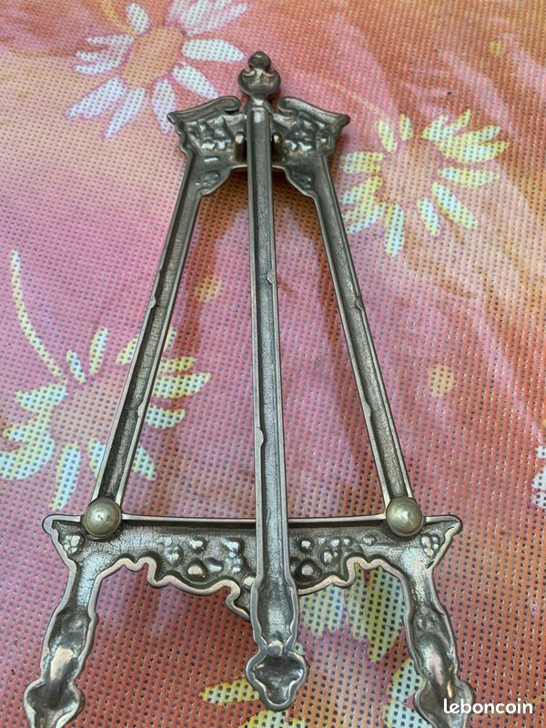 Chevalet de table en laiton (image 4)