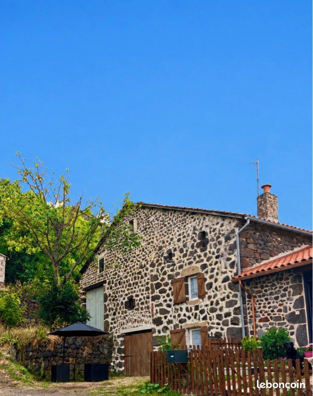 Maison 9 pièces 450 m² · à Le Puy-en-Velay · 450 m² · 145 000 €